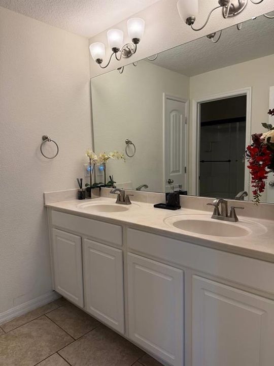 For Rent: $3,200 (4 beds, 2 baths, 2174 Square Feet)