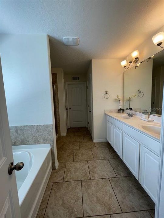 For Rent: $3,200 (4 beds, 2 baths, 2174 Square Feet)