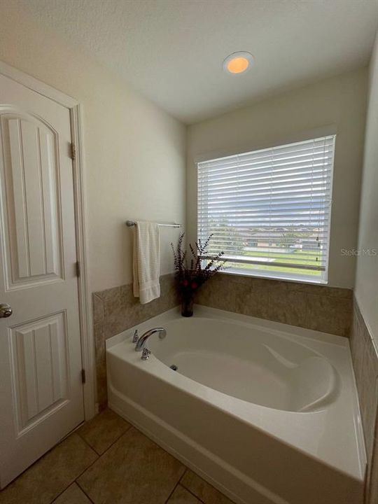 For Rent: $3,200 (4 beds, 2 baths, 2174 Square Feet)