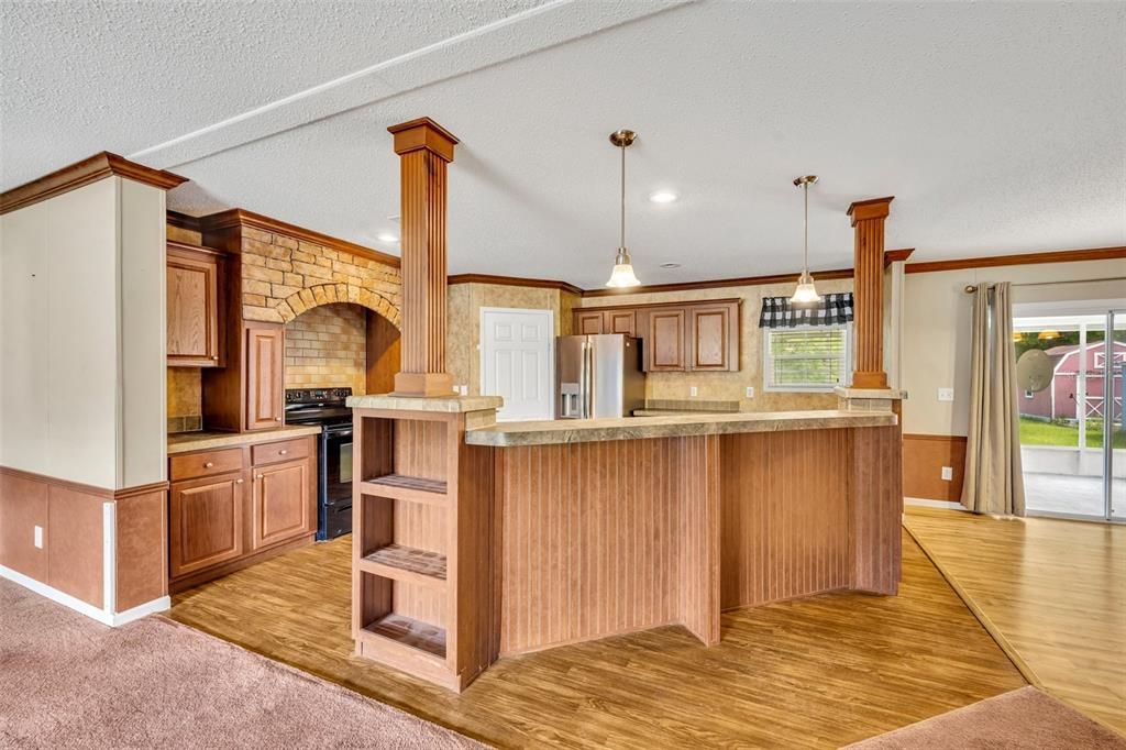 合同活跃: $240,000 (4 贝兹, 2 浴室, 2280 平方英尺)