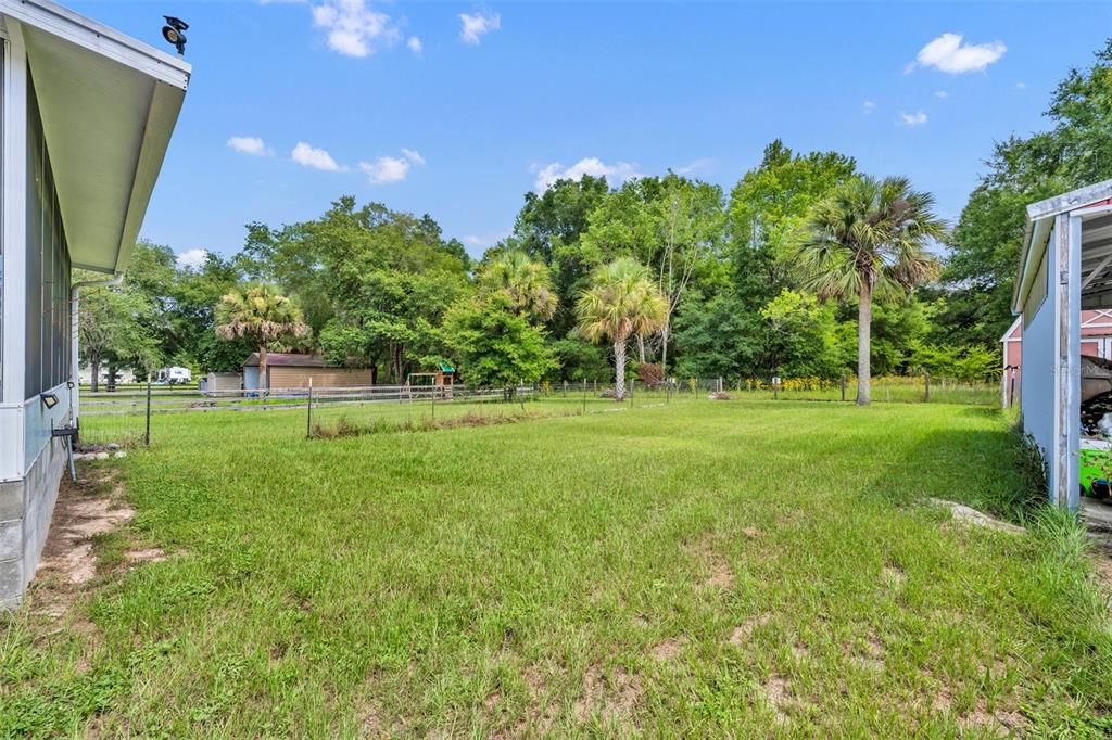 合同活跃: $240,000 (4 贝兹, 2 浴室, 2280 平方英尺)