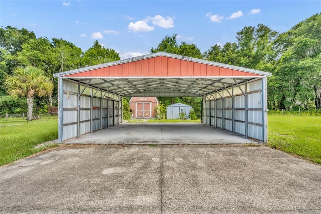 合同活跃: $240,000 (4 贝兹, 2 浴室, 2280 平方英尺)