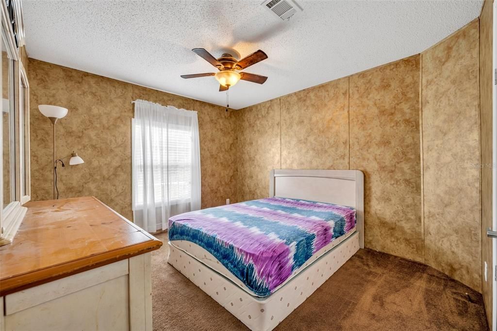 合同活跃: $240,000 (4 贝兹, 2 浴室, 2280 平方英尺)