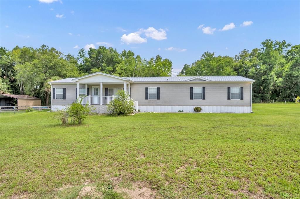 合同活跃: $240,000 (4 贝兹, 2 浴室, 2280 平方英尺)