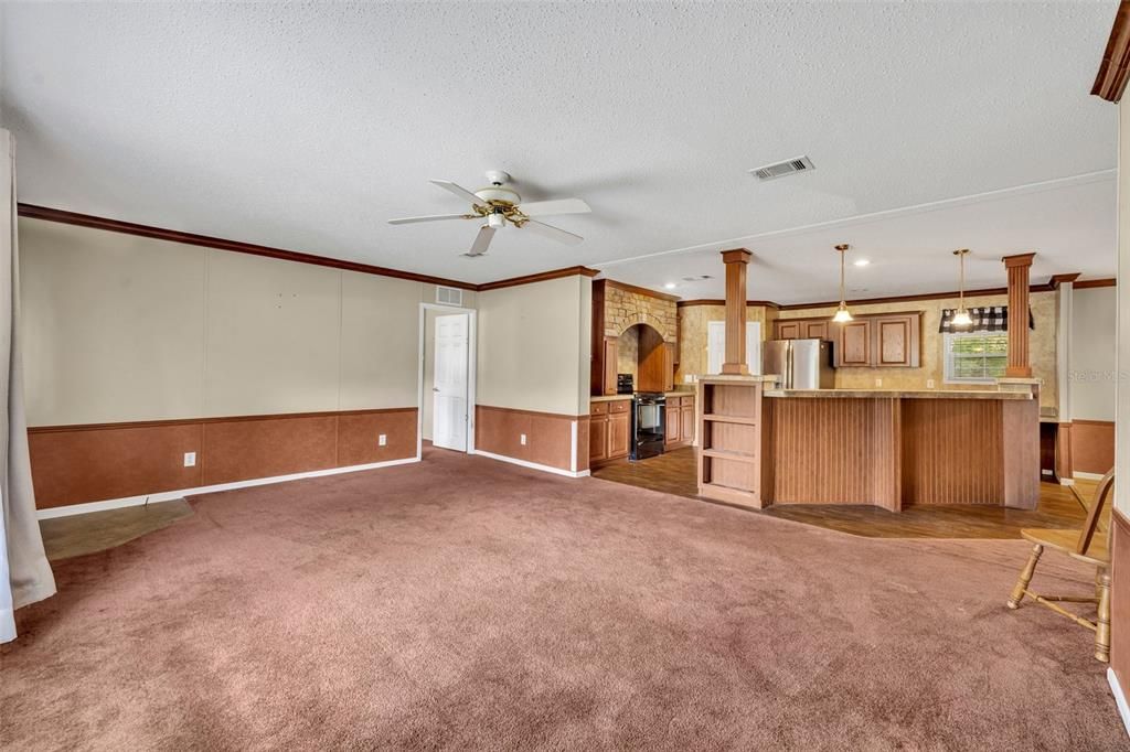 合同活跃: $240,000 (4 贝兹, 2 浴室, 2280 平方英尺)