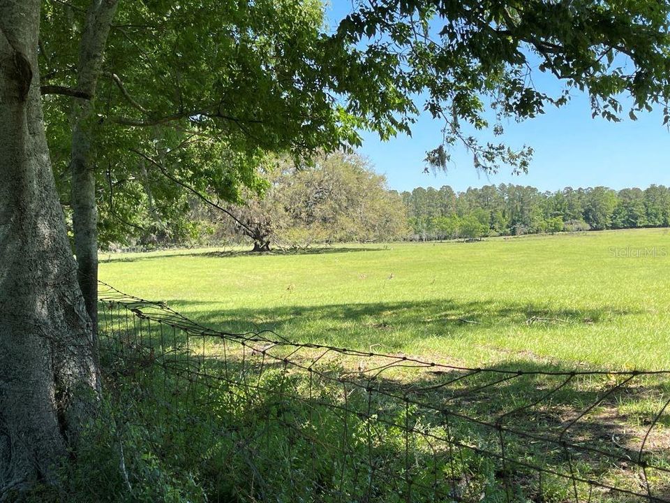 待售: $2,150,000 (108.76 acres)