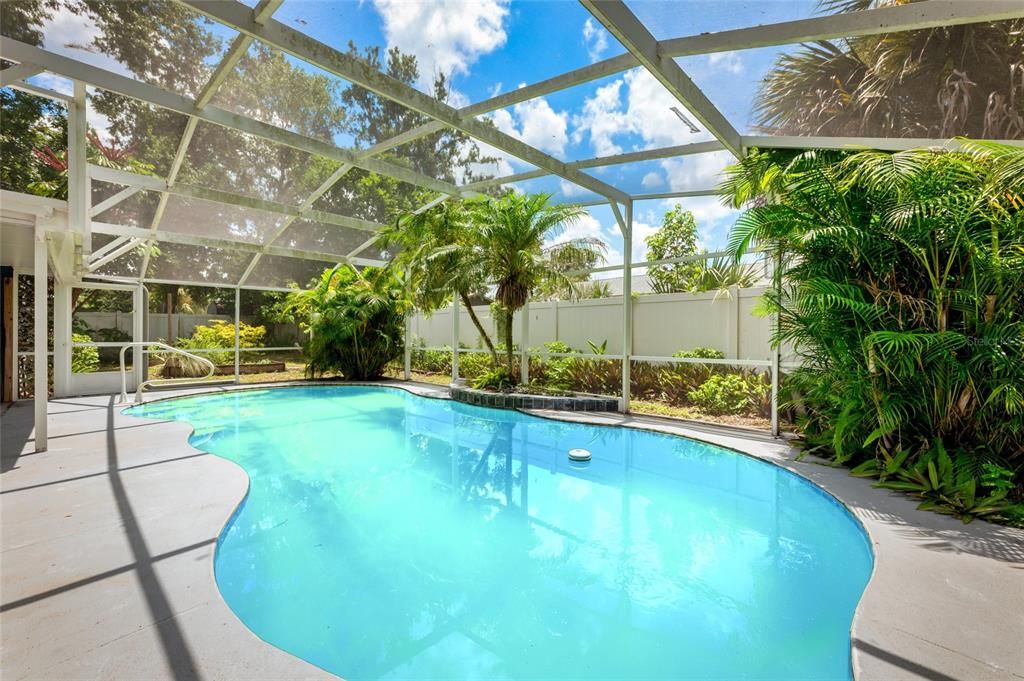 Active With Contract: $335,000 (3 beds, 2 baths, 1518 Square Feet)