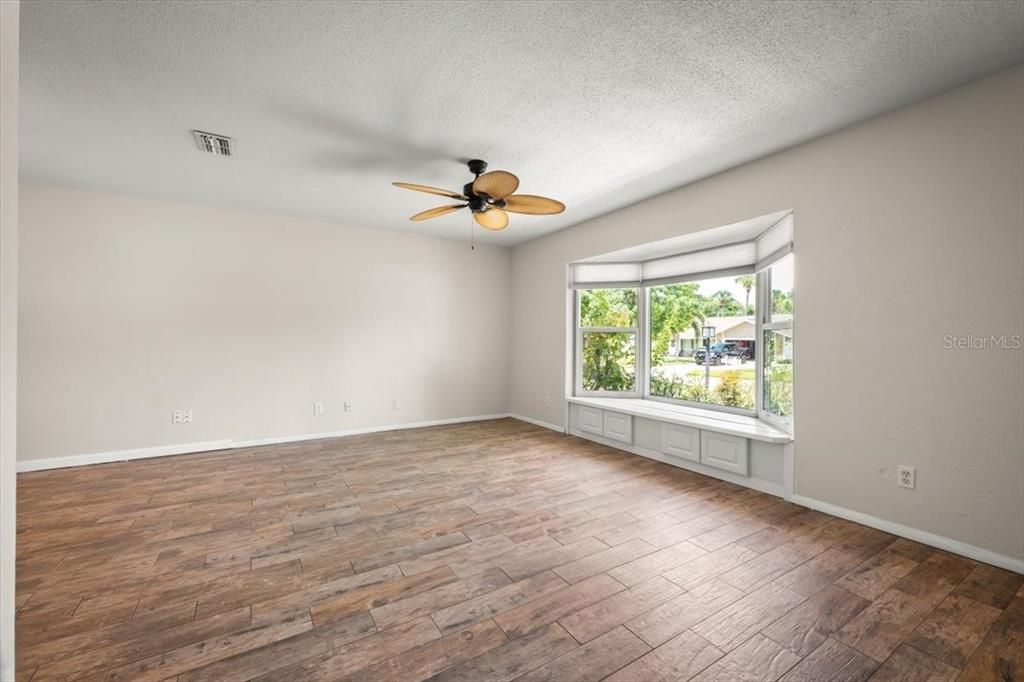 Active With Contract: $335,000 (3 beds, 2 baths, 1518 Square Feet)