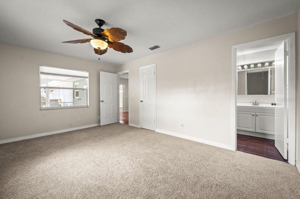 Active With Contract: $335,000 (3 beds, 2 baths, 1518 Square Feet)