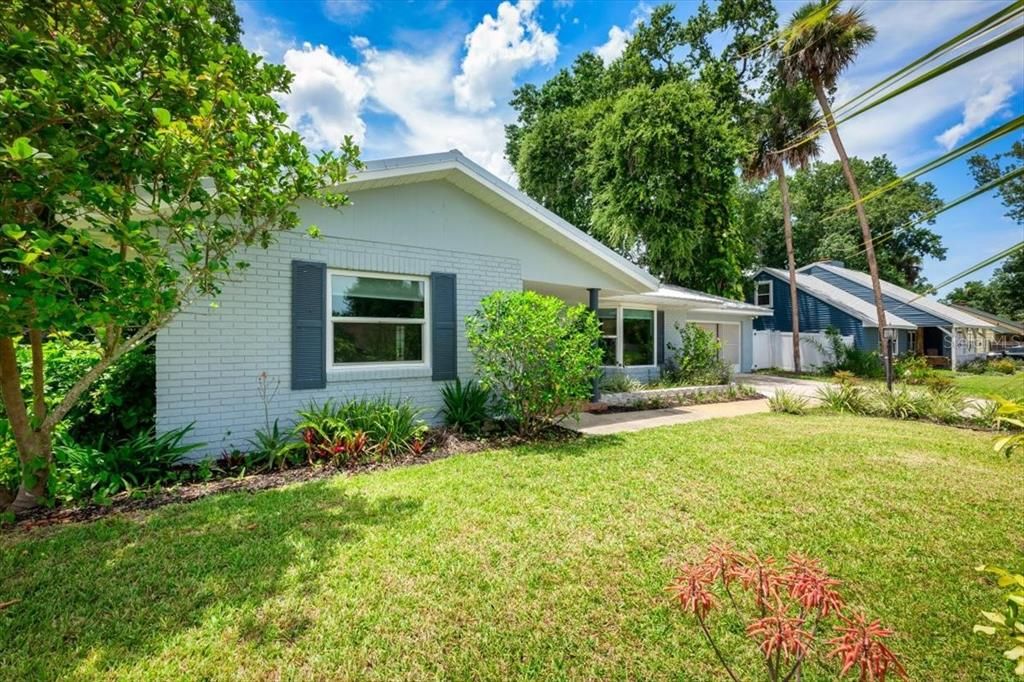 Active With Contract: $335,000 (3 beds, 2 baths, 1518 Square Feet)