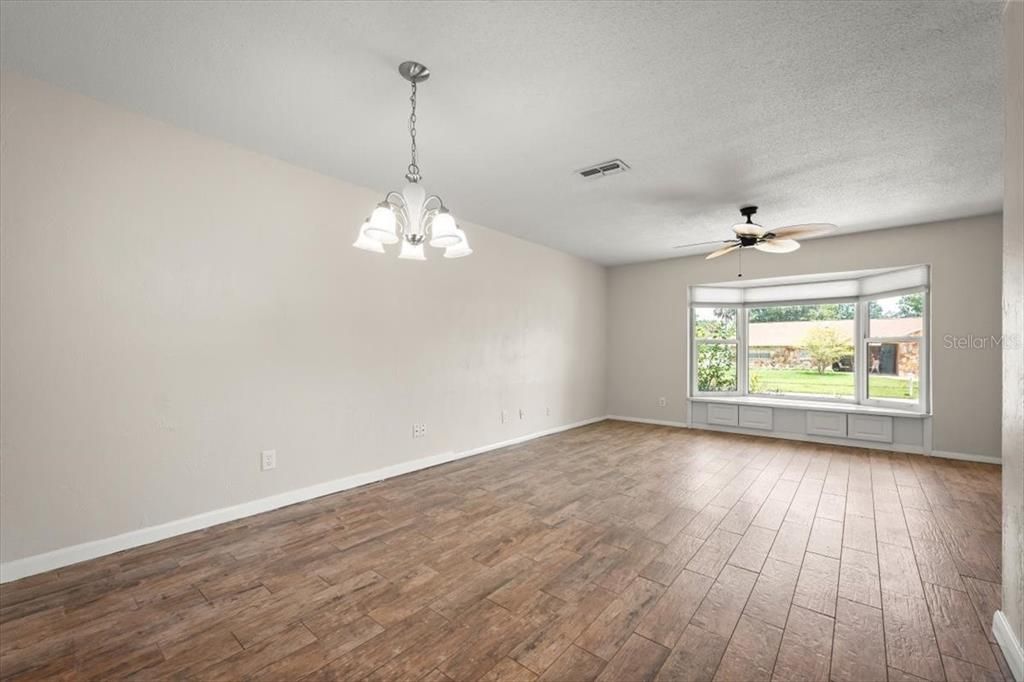 Active With Contract: $335,000 (3 beds, 2 baths, 1518 Square Feet)