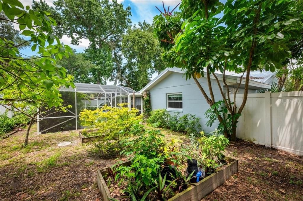 Active With Contract: $335,000 (3 beds, 2 baths, 1518 Square Feet)