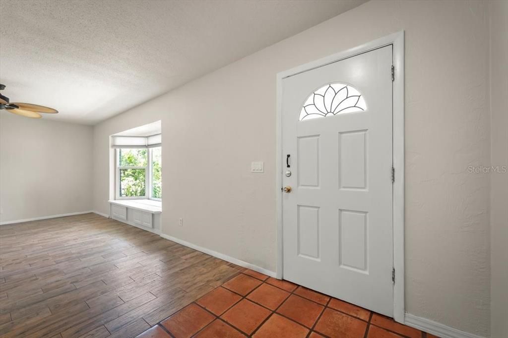 Active With Contract: $335,000 (3 beds, 2 baths, 1518 Square Feet)