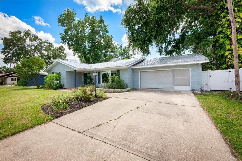 Active With Contract: $335,000 (3 beds, 2 baths, 1518 Square Feet)