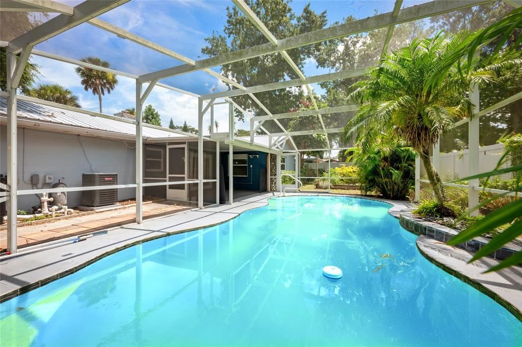 Active With Contract: $335,000 (3 beds, 2 baths, 1518 Square Feet)