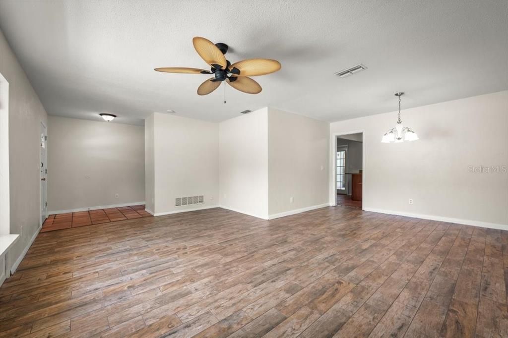 Active With Contract: $335,000 (3 beds, 2 baths, 1518 Square Feet)