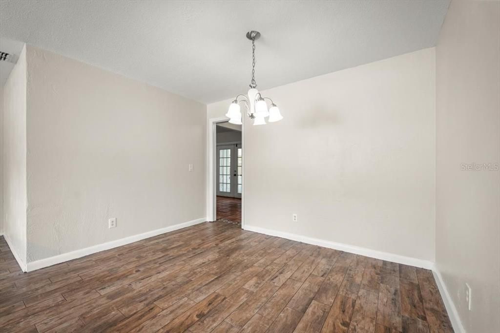 Active With Contract: $335,000 (3 beds, 2 baths, 1518 Square Feet)