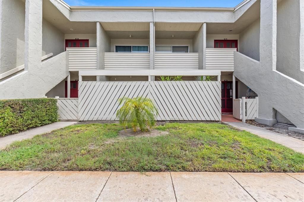 For Sale: $190,000 (2 beds, 2 baths, 980 Square Feet)