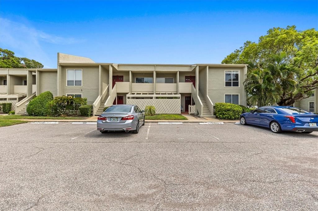For Sale: $190,000 (2 beds, 2 baths, 980 Square Feet)