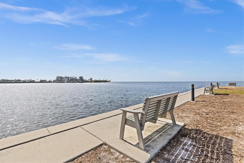 For Sale: $190,000 (2 beds, 2 baths, 980 Square Feet)