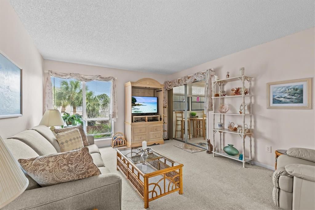 For Sale: $190,000 (2 beds, 2 baths, 980 Square Feet)