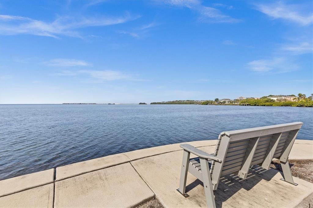 For Sale: $190,000 (2 beds, 2 baths, 980 Square Feet)