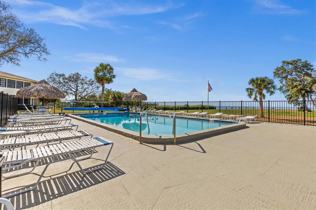 For Sale: $190,000 (2 beds, 2 baths, 980 Square Feet)