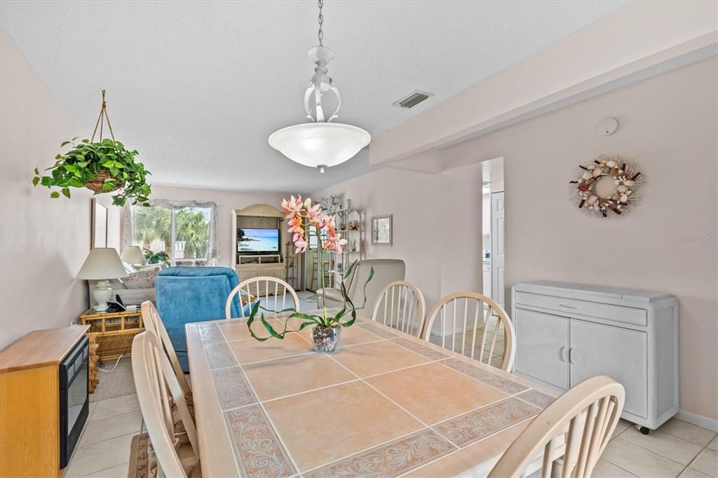 For Sale: $190,000 (2 beds, 2 baths, 980 Square Feet)