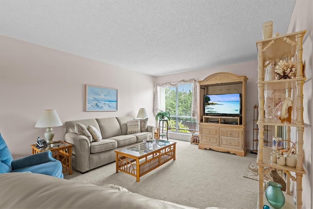 For Sale: $190,000 (2 beds, 2 baths, 980 Square Feet)