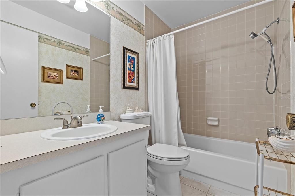 For Sale: $190,000 (2 beds, 2 baths, 980 Square Feet)