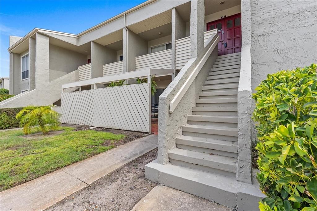 For Sale: $190,000 (2 beds, 2 baths, 980 Square Feet)