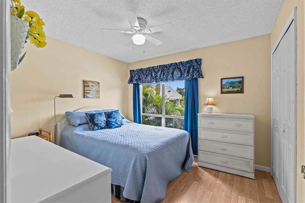 For Sale: $190,000 (2 beds, 2 baths, 980 Square Feet)