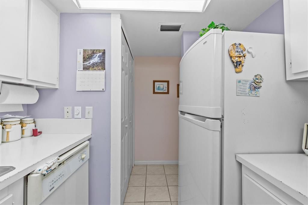 For Sale: $190,000 (2 beds, 2 baths, 980 Square Feet)