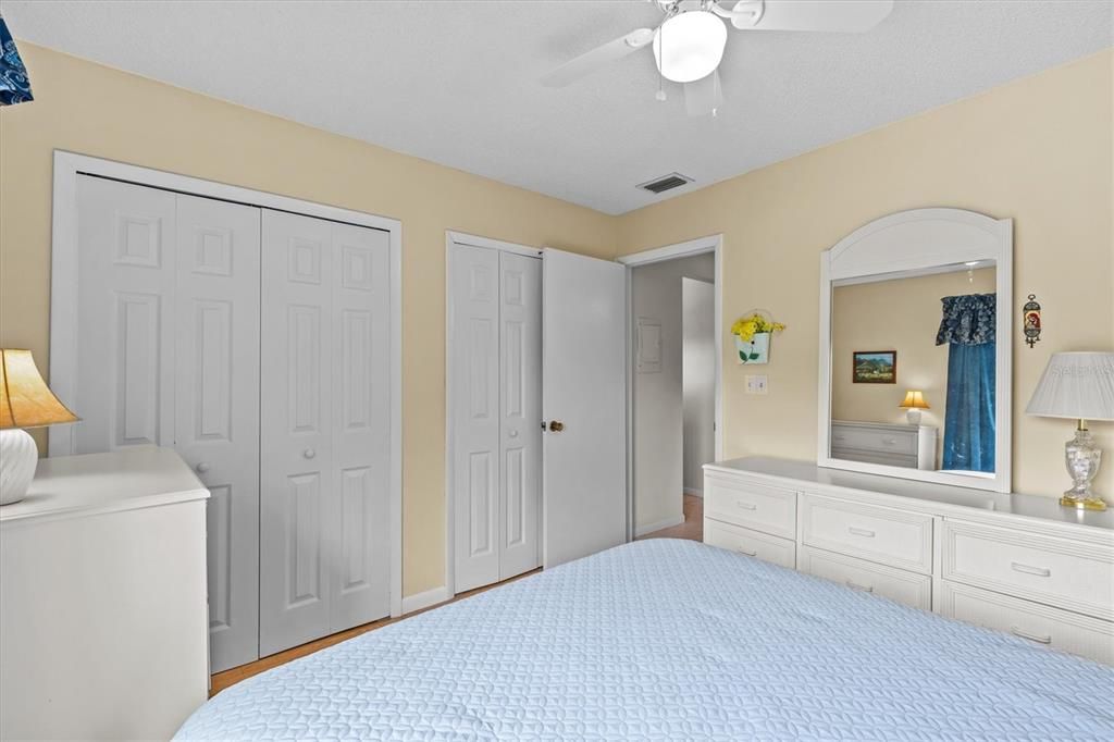 For Sale: $190,000 (2 beds, 2 baths, 980 Square Feet)
