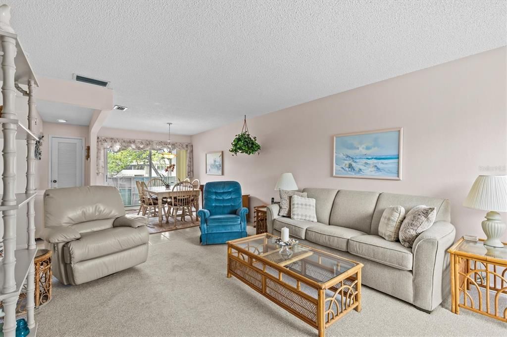 For Sale: $190,000 (2 beds, 2 baths, 980 Square Feet)