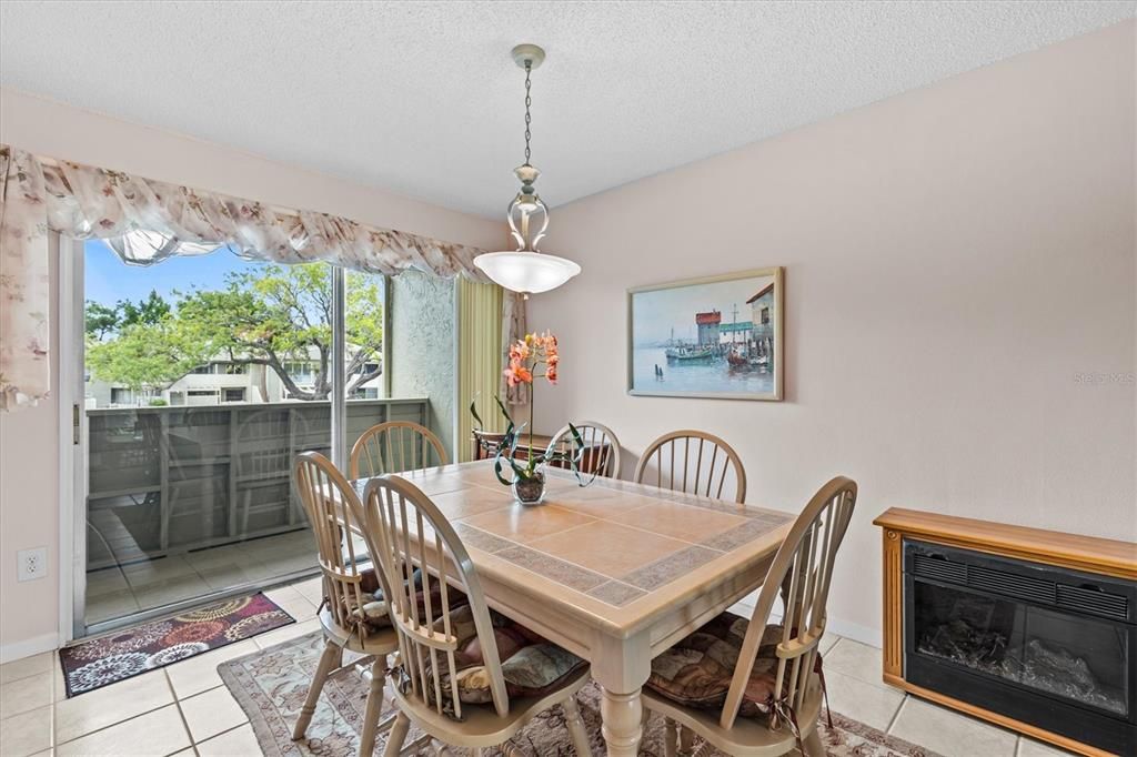 For Sale: $190,000 (2 beds, 2 baths, 980 Square Feet)