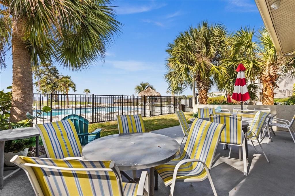 For Sale: $190,000 (2 beds, 2 baths, 980 Square Feet)