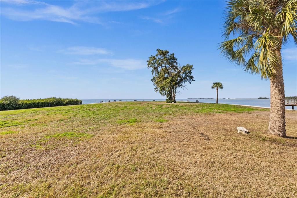 For Sale: $190,000 (2 beds, 2 baths, 980 Square Feet)