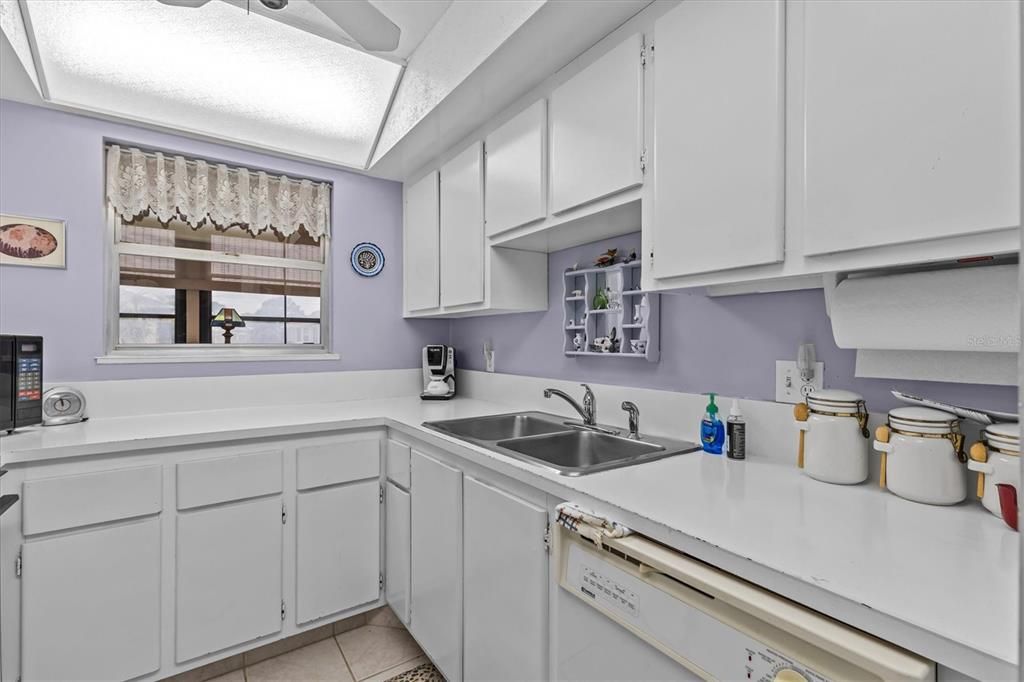 For Sale: $190,000 (2 beds, 2 baths, 980 Square Feet)