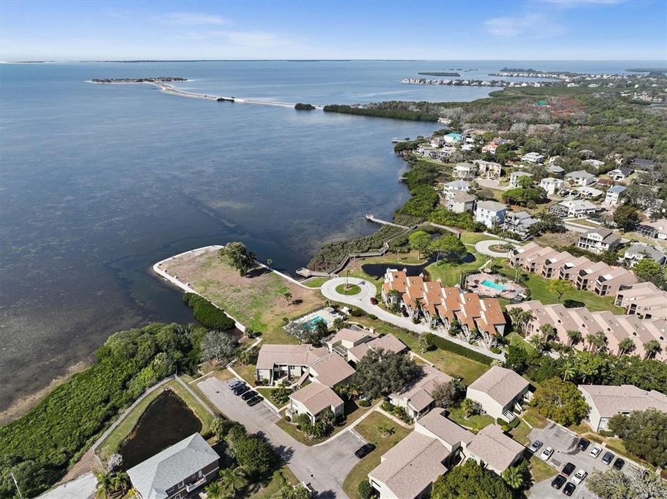 For Sale: $190,000 (2 beds, 2 baths, 980 Square Feet)