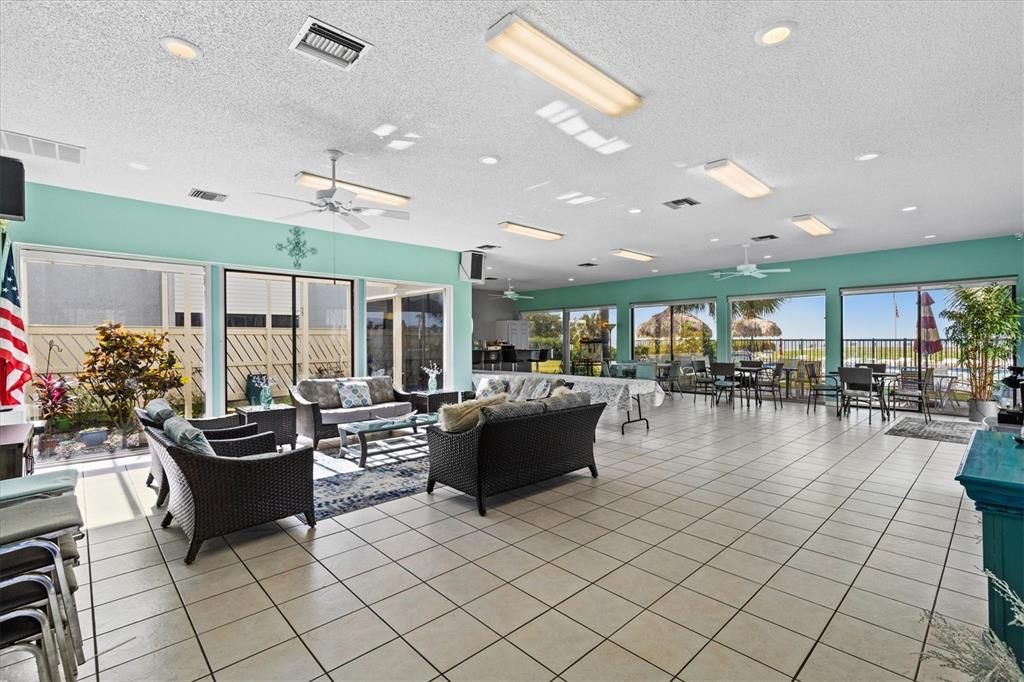 For Sale: $190,000 (2 beds, 2 baths, 980 Square Feet)