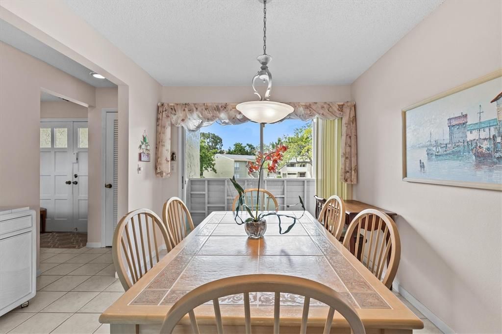 For Sale: $190,000 (2 beds, 2 baths, 980 Square Feet)