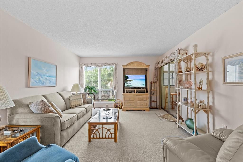 For Sale: $190,000 (2 beds, 2 baths, 980 Square Feet)