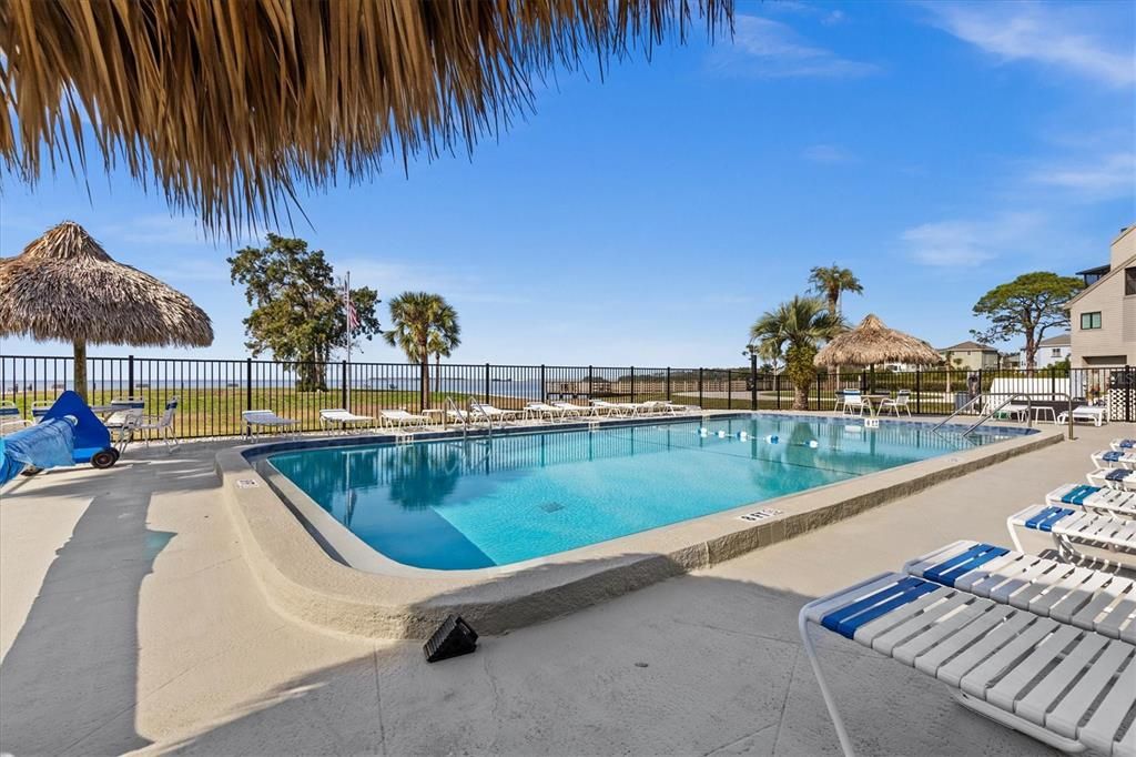 For Sale: $190,000 (2 beds, 2 baths, 980 Square Feet)