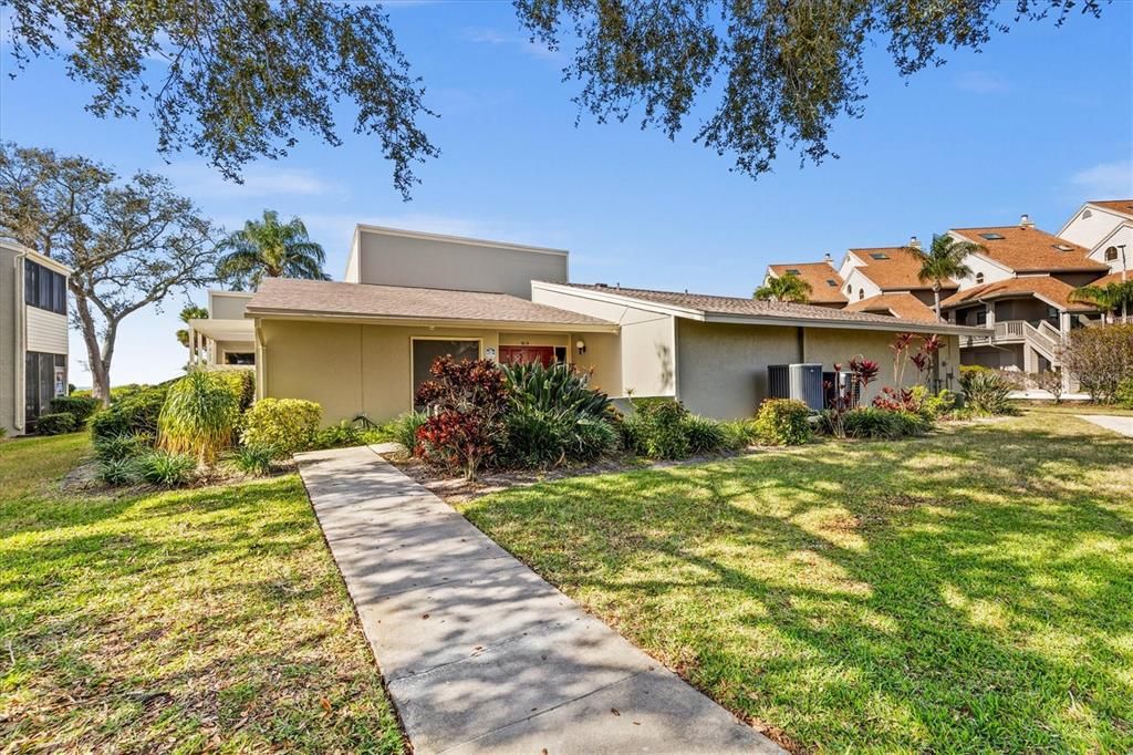 For Sale: $190,000 (2 beds, 2 baths, 980 Square Feet)