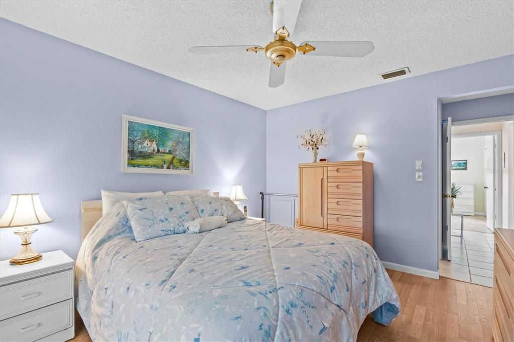 For Sale: $190,000 (2 beds, 2 baths, 980 Square Feet)
