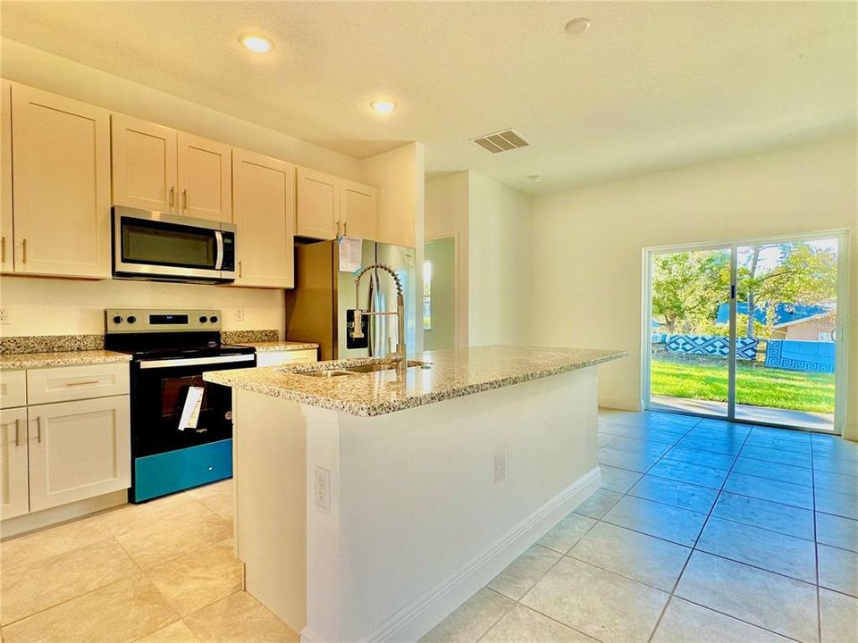 For Rent: $1,840 (4 beds, 3 baths, 1827 Square Feet)