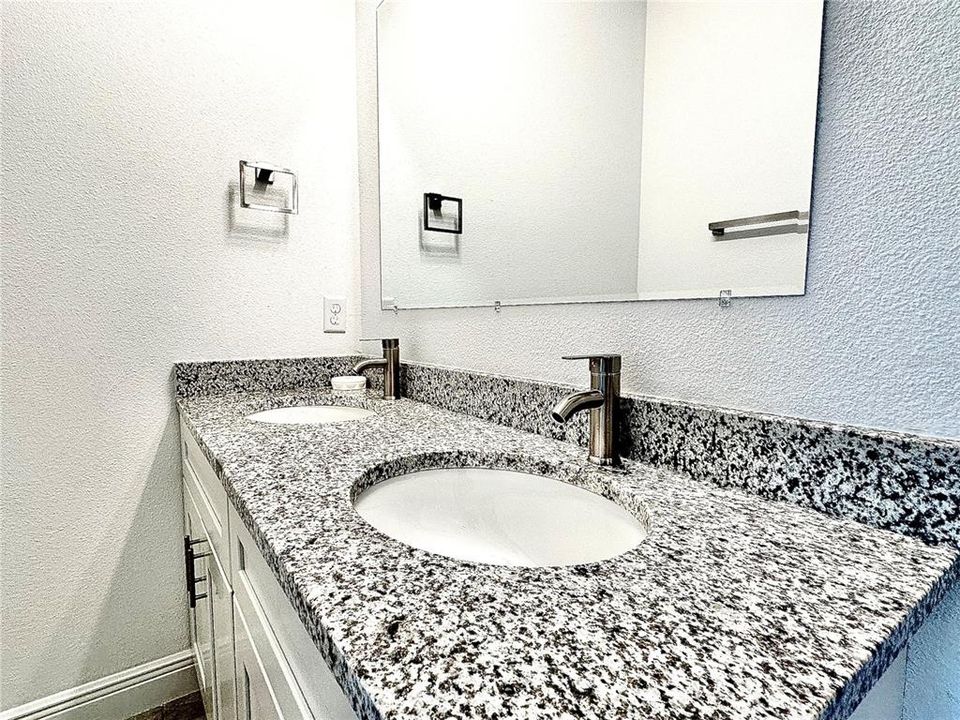 For Rent: $1,840 (4 beds, 3 baths, 1827 Square Feet)