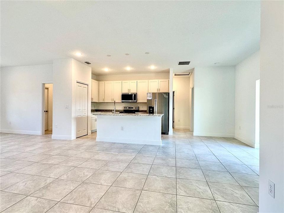 For Rent: $1,840 (4 beds, 3 baths, 1827 Square Feet)