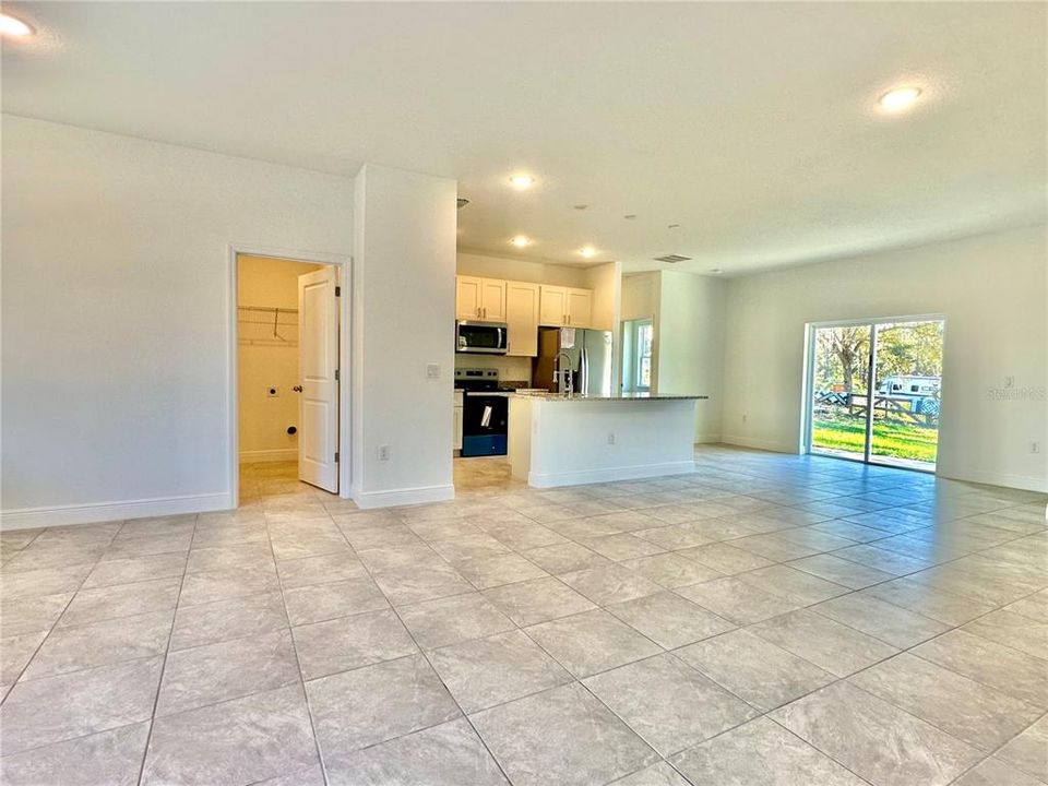 For Rent: $1,840 (4 beds, 3 baths, 1827 Square Feet)